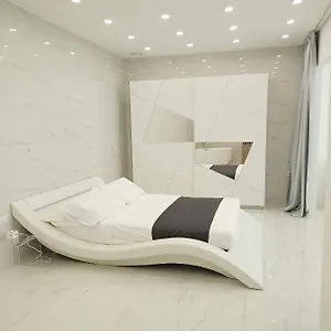 Elegant Basement Appartement